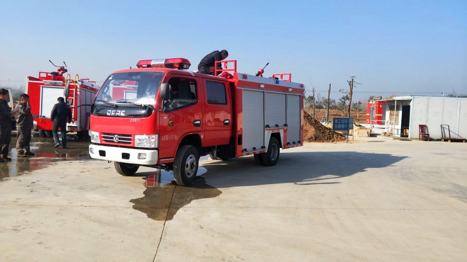 東風(fēng)多利卡消防車(chē)圖片jpg 4B082FFDD8E20BA75509ED347D9C87B3_副本.jpg